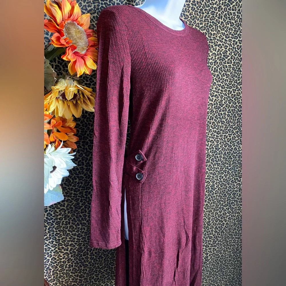 🌴3/$30🌴DOE & RAE Burgundy Marble Long Sleeve Side Slit Button Accent Dress - Picture 5 of 12